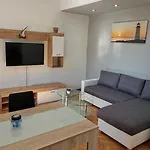 House With Private Pool M&m