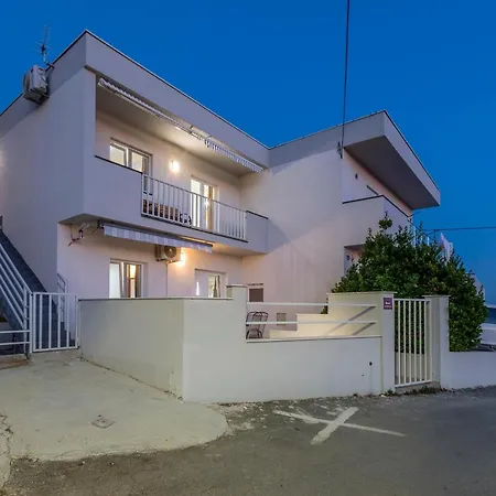 House With Private Pool M&m 포드스트라나