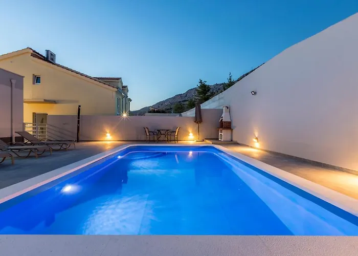 House With Private Pool M&m * 포드스트라나