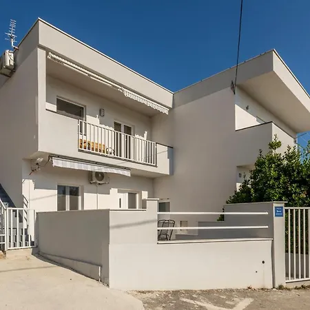House With Private Pool M&m * Podstrana