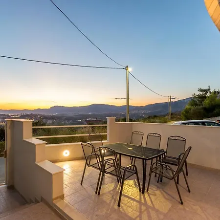 Holiday home House With Private Pool M&m Podstrana