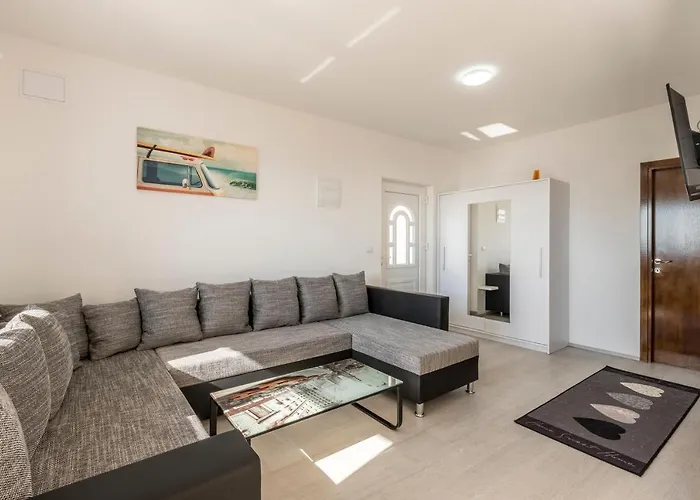House With Private Pool M&m Podstrana