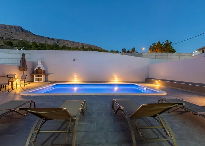 Ferienhaus House With Private Pool M&m