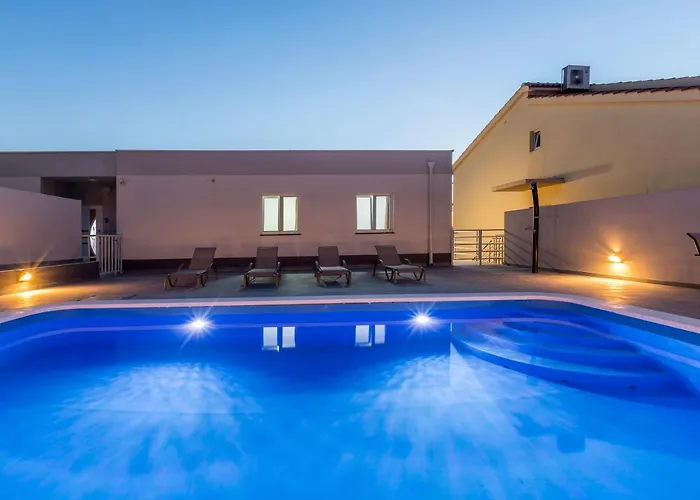 House With Private Pool M&m * Podstrana